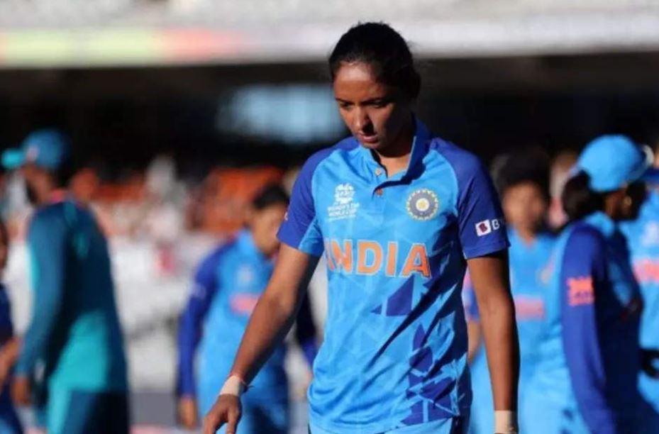 During an unexpected run-out against Australia in the semifinals, Harmanpreet Kaur throws her bat.